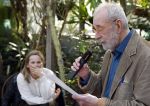 Amsterdam 1 maart 2026
Presentatie boek Lies Visschedijk bij de botanische tuin . Hans Dorrestijn reikte het eerste exemplaar uit .