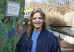 Amsterdam 1 maart 2026
Presentatie boek Lies Visschedijk bij de botanische tuin . Hans Dorrestijn reikte het eerste exemplaar uit . Ilse warringa kwam met haar man Gerwalt Spijkerman