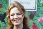 Amsterdam 1 maart 2026
Presentatie boek Lies Visschedijk bij de botanische tuin . Hans Dorrestijn reikte het eerste exemplaar uit . Ilse warringa kwam met haar man Gerwalt Spijkerman