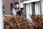 Hilversum 28 februari 2026
Jamie Kazan komt met scooter aan bij huis van Steven kazan . Daarna gaat ze boodschappen ndoen en komt ze ook weer terug.