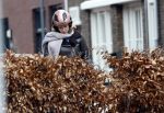 Hilversum 28 februari 2026
Jamie Kazan komt met scooter aan bij huis van Steven kazan . Daarna gaat ze boodschappen ndoen en komt ze ook weer terug.
