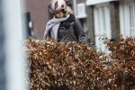 Hilversum 28 februari 2026
Jamie Kazan komt met scooter aan bij huis van Steven kazan . Daarna gaat ze boodschappen ndoen en komt ze ook weer terug.