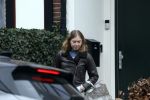 Hilversum 28 februari 2026
Jamie Kazan komt met scooter aan bij huis van Steven kazan . Daarna gaat ze boodschappen ndoen en komt ze ook weer terug.