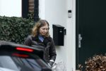 Hilversum 28 februari 2026
Jamie Kazan komt met scooter aan bij huis van Steven kazan . Daarna gaat ze boodschappen ndoen en komt ze ook weer terug.