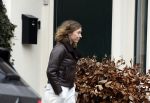 Hilversum 28 februari 2026
Jamie Kazan komt met scooter aan bij huis van Steven kazan . Daarna gaat ze boodschappen ndoen en komt ze ook weer terug.