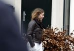 Hilversum 28 februari 2026
Jamie Kazan komt met scooter aan bij huis van Steven kazan . Daarna gaat ze boodschappen ndoen en komt ze ook weer terug.