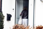 Hilversum 28 februari 2026
Jamie Kazan komt met scooter aan bij huis van Steven kazan . Daarna gaat ze boodschappen ndoen en komt ze ook weer terug.