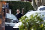 Volendam 20 maart 2026
Liza Smit helpt haar man Jan Smit met het inpakken van spullen in zijn auto . Na een huwelijk van 14 jaar hebben ze besloten te gaan scheiden . Liza blijft met de kinderen in hun huis wonen terwijl Jan in een huurhuis in Broek en Waterland gaat wonen.