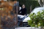 Volendam 20 maart 2026
Liza Smit helpt haar man Jan Smit met het inpakken van spullen in zijn auto . Na een huwelijk van 14 jaar hebben ze besloten te gaan scheiden . Liza blijft met de kinderen in hun huis wonen terwijl Jan in een huurhuis in Broek en Waterland gaat wonen.