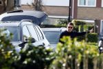 Volendam 20 maart 2026
Liza Smit helpt haar man Jan Smit met het inpakken van spullen in zijn auto . Na een huwelijk van 14 jaar hebben ze besloten te gaan scheiden . Liza blijft met de kinderen in hun huis wonen terwijl Jan in een huurhuis in Broek en Waterland gaat wonen.