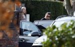 Volendam 20 maart 2026
Liza Smit helpt haar man Jan Smit met het inpakken van spullen in zijn auto . Na een huwelijk van 14 jaar hebben ze besloten te gaan scheiden . Liza blijft met de kinderen in hun huis wonen terwijl Jan in een huurhuis in Broek en Waterland gaat wonen.