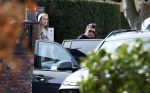 Volendam 20 maart 2026
Liza Smit helpt haar man Jan Smit met het inpakken van spullen in zijn auto . Na een huwelijk van 14 jaar hebben ze besloten te gaan scheiden . Liza blijft met de kinderen in hun huis wonen terwijl Jan in een huurhuis in Broek en Waterland gaat wonen.