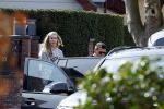 Volendam 20 maart 2026
Liza Smit helpt haar man Jan Smit met het inpakken van spullen in zijn auto . Na een huwelijk van 14 jaar hebben ze besloten te gaan scheiden . Liza blijft met de kinderen in hun huis wonen terwijl Jan in een huurhuis in Broek en Waterland gaat wonen.