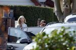 Volendam 20 maart 2026
Liza Smit helpt haar man Jan Smit met het inpakken van spullen in zijn auto . Na een huwelijk van 14 jaar hebben ze besloten te gaan scheiden . Liza blijft met de kinderen in hun huis wonen terwijl Jan in een huurhuis in Broek en Waterland gaat wonen.