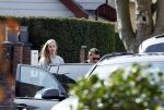 Volendam 20 maart 2026
Liza Smit helpt haar man Jan Smit met het inpakken van spullen in zijn auto . Na een huwelijk van 14 jaar hebben ze besloten te gaan scheiden . Liza blijft met de kinderen in hun huis wonen terwijl Jan in een huurhuis in Broek en Waterland gaat wonen.