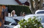 Volendam 20 maart 2026
Liza Smit helpt haar man Jan Smit met het inpakken van spullen in zijn auto . Na een huwelijk van 14 jaar hebben ze besloten te gaan scheiden . Liza blijft met de kinderen in hun huis wonen terwijl Jan in een huurhuis in Broek en Waterland gaat wonen.