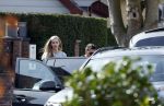 Volendam 20 maart 2026
Liza Smit helpt haar man Jan Smit met het inpakken van spullen in zijn auto . Na een huwelijk van 14 jaar hebben ze besloten te gaan scheiden . Liza blijft met de kinderen in hun huis wonen terwijl Jan in een huurhuis in Broek en Waterland gaat wonen.
