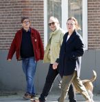 Amsterdam 5 maart 2026
Jon v Eerd met partner een een goede vriendin wandelend met hun hond in Amsterdam zuid.