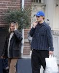 Amsterdam 9 maart 2026
Kasper Dolberg en zijn vrouw Julie Laerke doen boodschappen in Amsterdam zuid.