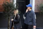 Amsterdam 9 maart 2026
Kasper Dolberg en zijn vrouw Julie Laerke doen boodschappen in Amsterdam zuid.