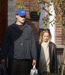 Amsterdam 9 maart 2026
Kasper Dolberg en zijn vrouw Julie Laerke doen boodschappen in Amsterdam zuid.