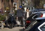 Amsterdam 9 maart 2026
Kasper Dolberg en zijn vrouw Julie Laerke doen boodschappen in Amsterdam zuid.
