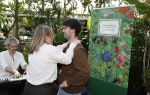 Amsterdam 1 maart 2026
Presentatie boek Lies Visschedijk bij de botanische tuin . Hans Dorrestijn reikte het eerste exemplaar uit . Ko v Uchelen