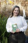 Amsterdam 1 maart 2026
Presentatie boek Lies Visschedijk bij de botanische tuin . Hans Dorrestijn reikte het eerste exemplaar uit .