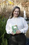 Amsterdam 1 maart 2026
Presentatie boek Lies Visschedijk bij de botanische tuin . Hans Dorrestijn reikte het eerste exemplaar uit .