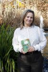 Amsterdam 1 maart 2026
Presentatie boek Lies Visschedijk bij de botanische tuin . Hans Dorrestijn reikte het eerste exemplaar uit .