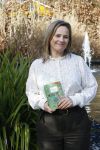 Amsterdam 1 maart 2026
Presentatie boek Lies Visschedijk bij de botanische tuin . Hans Dorrestijn reikte het eerste exemplaar uit .