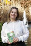 Amsterdam 1 maart 2026
Presentatie boek Lies Visschedijk bij de botanische tuin . Hans Dorrestijn reikte het eerste exemplaar uit .