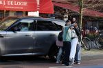 Amsterdam 16 maart 2026
Nadat Selma Omari op de pc hooftstraat is geweest rijdt ze naar de beethovenstraat waar ze een ontmoeting met Lil Kleine heeft . Lil Kleine moet met vele fans op de foto.