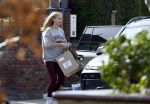 Volendam 20 maart 2026
Liza Smit helpt haar man Jan Smit met het inpakken van spullen in zijn auto . Na een huwelijk van 14 jaar hebben ze besloten te gaan scheiden . Liza blijft met de kinderen in hun huis wonen terwijl Jan in een huurhuis in Broek en Waterland gaat wonen.