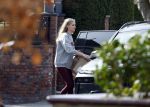 Volendam 20 maart 2026
Liza Smit helpt haar man Jan Smit met het inpakken van spullen in zijn auto . Na een huwelijk van 14 jaar hebben ze besloten te gaan scheiden . Liza blijft met de kinderen in hun huis wonen terwijl Jan in een huurhuis in Broek en Waterland gaat wonen.