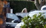 Volendam 20 maart 2026
Liza Smit helpt haar man Jan Smit met het inpakken van spullen in zijn auto . Na een huwelijk van 14 jaar hebben ze besloten te gaan scheiden . Liza blijft met de kinderen in hun huis wonen terwijl Jan in een huurhuis in Broek en Waterland gaat wonen.