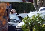 Volendam 20 maart 2026
Liza Smit helpt haar man Jan Smit met het inpakken van spullen in zijn auto . Na een huwelijk van 14 jaar hebben ze besloten te gaan scheiden . Liza blijft met de kinderen in hun huis wonen terwijl Jan in een huurhuis in Broek en Waterland gaat wonen.
