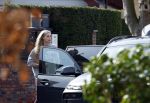 Volendam 20 maart 2026
Liza Smit helpt haar man Jan Smit met het inpakken van spullen in zijn auto . Na een huwelijk van 14 jaar hebben ze besloten te gaan scheiden . Liza blijft met de kinderen in hun huis wonen terwijl Jan in een huurhuis in Broek en Waterland gaat wonen.