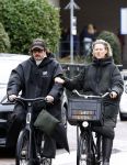 Amsterdam 11 maart 2026
Mari v d Ven met een kennis op de fiets in Amsterdam.
