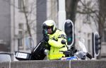 Amsterdam 7 maart 2026
Een politieagent staat met een laser bij de ijtunnel