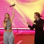 Leusden 9 maart 2026
Uitreiking edisons muziekprijzen bij Afas . 
Roxy Dekker ontvangt de prijs uit handen van haar vriend Koen v Heest