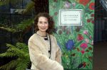 Amsterdam 1 maart 2026
Presentatie boek Lies Visschedijk bij de botanische tuin . Hans Dorrestijn reikte het eerste exemplaar uit . sandra Mattie