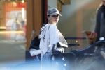 Amsterdam 16 maart 2026
Selma Omari loopt naar haar auto op de pc hooftstraat nadat ze bij Chanel is geweest.