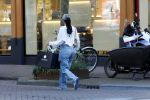 Amsterdam 16 maart 2026
Selma Omari loopt naar haar auto op de pc hooftstraat nadat ze bij Chanel is geweest.