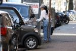 Amsterdam 16 maart 2026
Selma Omari loopt naar haar auto op de pc hooftstraat nadat ze bij Chanel is geweest.