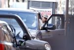 Amsterdam 16 maart 2026
Selma Omari loopt naar haar auto op de pc hooftstraat nadat ze bij Chanel is geweest.