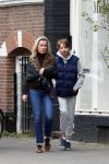Amsterdam 7 maart 2026
Suze Mens en haar zoon op straat in Amsterdam zuid.