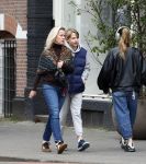 Amsterdam 7 maart 2026
Suze Mens en haar zoon op straat in Amsterdam zuid.