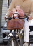 Amsterdam 2 maart 2026
Thierry Baudet met zijn. dochter  Penelope op de fiets in Amsterdam zuid