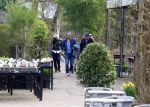 Amsterdam 1 maart 2026
Presentatie boek Lies Visschedijk bij de botanische tuin . Hans Dorrestijn reikte het eerste exemplaar uit . Vincent Croiset en Frank Lammers